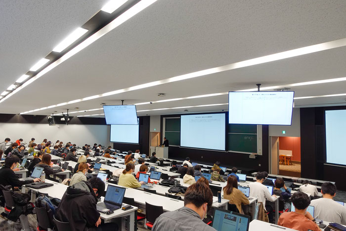 北海道科学大学で授業を行っている風景