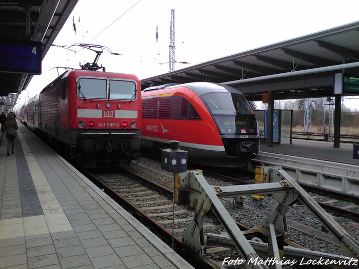642 548 & 143 589-0 Im Bahnhof Rostock am 3.2.13