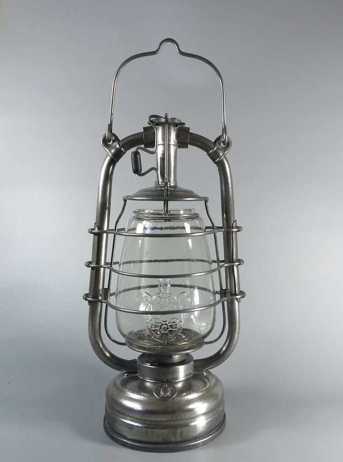 Feuerhand 'Schildrkröte' - Turtle Emblem Kerosene lantern