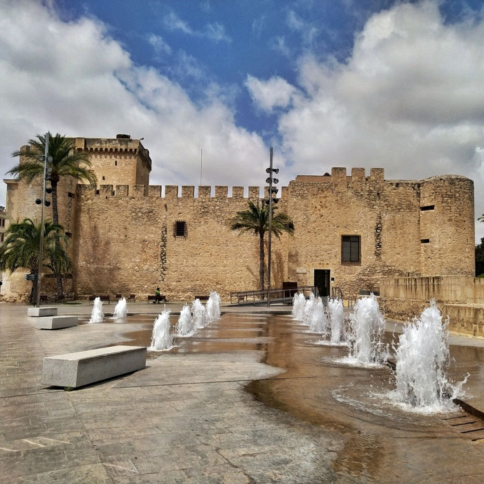 Palacio de Altamira y fuente