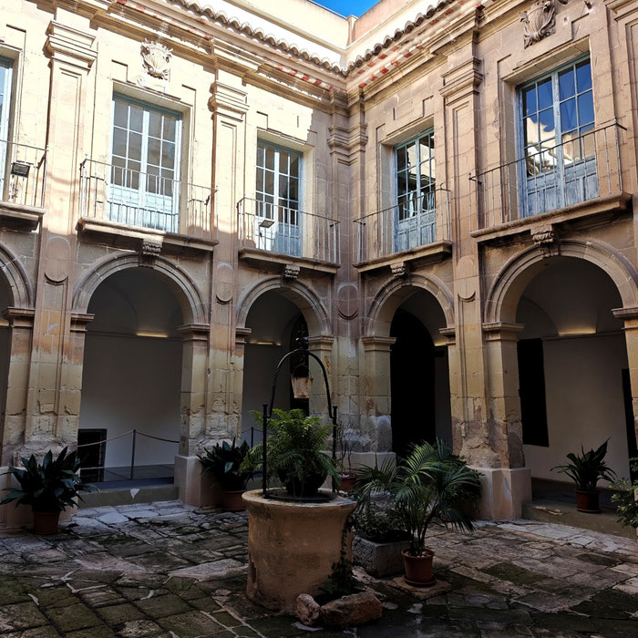 Claustro neoclásico