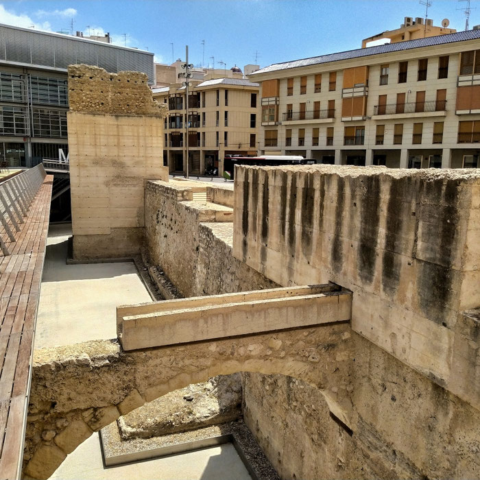 Restos de la antigua muralla de la Vila