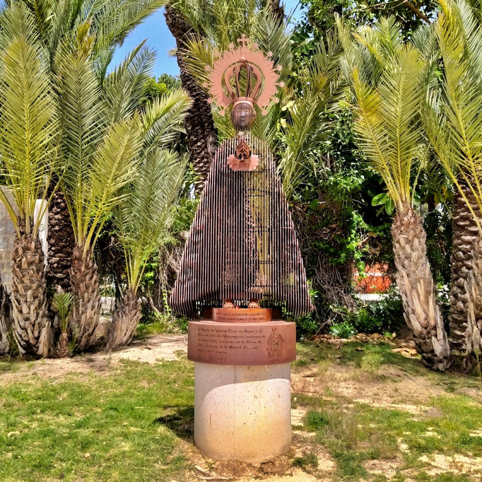 Escultura monumento a la Virgen de la Asunción