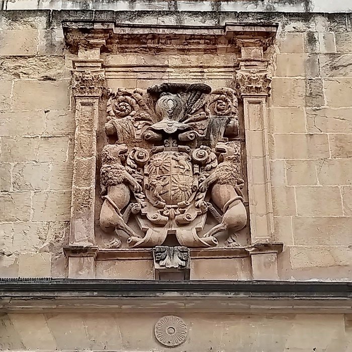 Detalle dell escudo nobiliario de los Soler de Cornellá