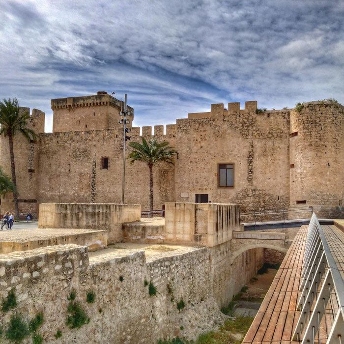 Restos de la antigua muralla de Elche junto al Palacio de Altamira