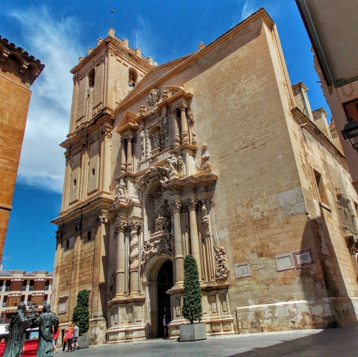 Fachada principal de Santa María