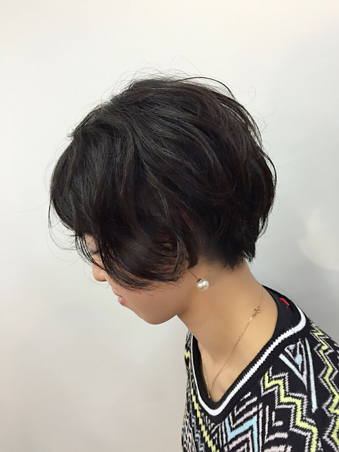 ショートカットのあの娘もパーマでこの笑顔