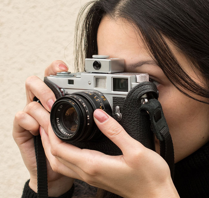 Fotografieren mit dem Belichtungsmesser DOOMO Meter S auf einer Messsucherkamera. Foto: bonnescape