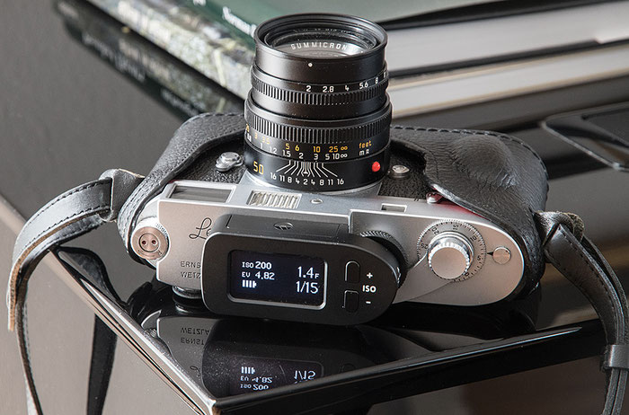 Displayansicht des neuen KEKS Belichtungsmessers M-Meter auf einer Leica M2. Foto: bonnescape.de