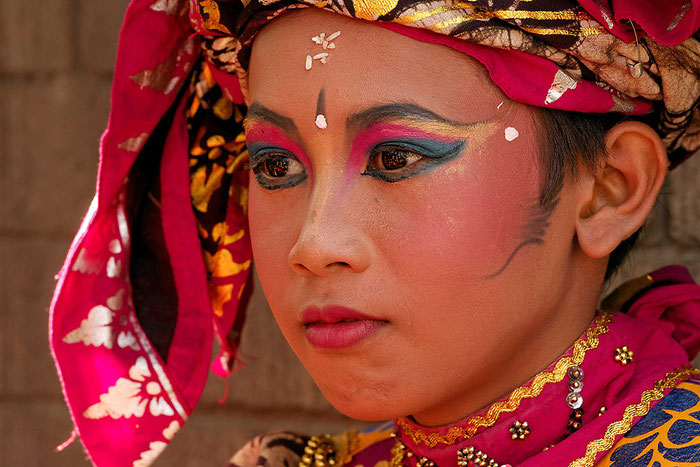 Portrait einer Tänzerin auf Bali. Kamera SONY Alpha 99. Copyright 2013 by Rolf Lohmann / www.bonnescape.de