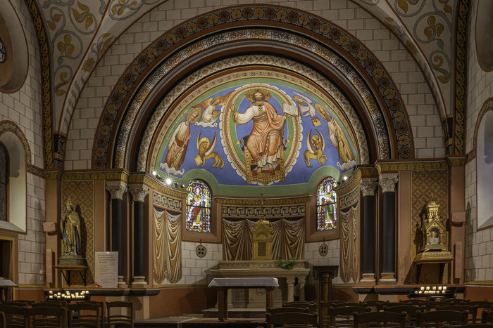 Bild: Im Innern der Chapelle Saint-Léon IX in Eguisheim im Elsass, Frankreich