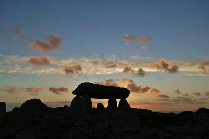 Pors Poulhan, Plouhinec, Menez Dregan, Galeriegrab, Dolmen