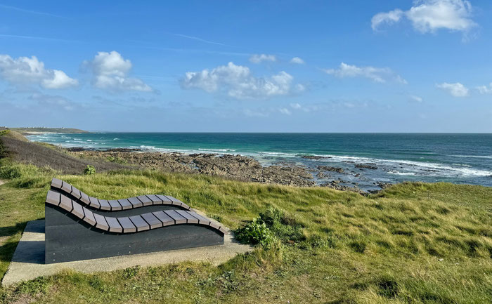 Beim Spaziergang einmal ausruhen und auf das Meer blicken, gar kein Prolem in Plouhinec, ganz in der Nähe unseres Ferienhauses Tal Ar Mor.