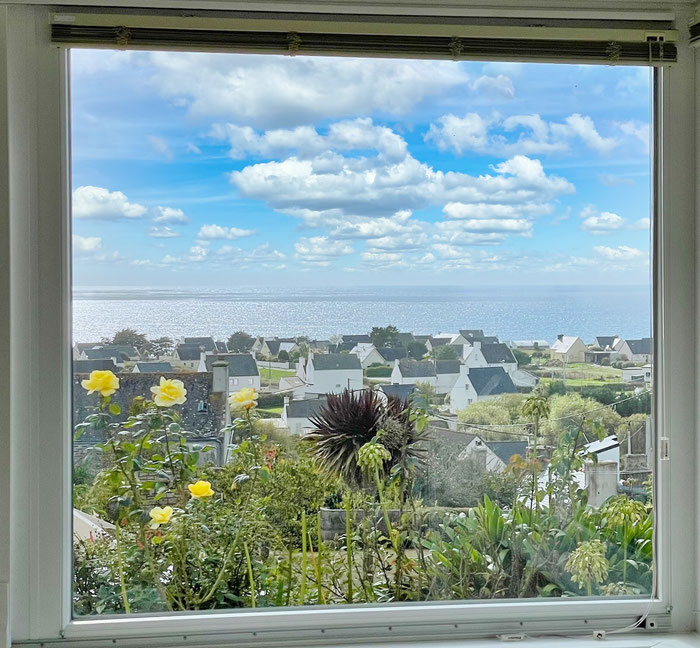 Meerblick aus dem Fenster des Wintergartens im Ferienaus Tal Ar Mor in Plouhinec, Cap Sizun