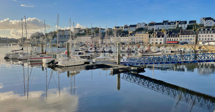 Audierne, Cap Sizun, der Hafen und die Skyline