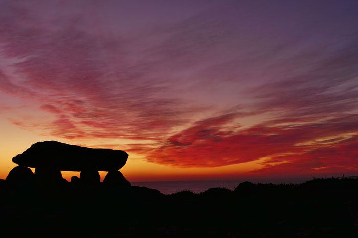 Menez Dregan, archäologische Stätte, Plouhinec, Bucht von Audierne, Cap Sizun, Sonnenuntergang