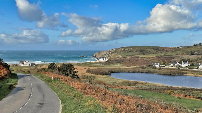 Die Straße zur Baie des Trépassés, Cap Sizun, Finistère, Bretagne, Radfahren am Cap Sizun