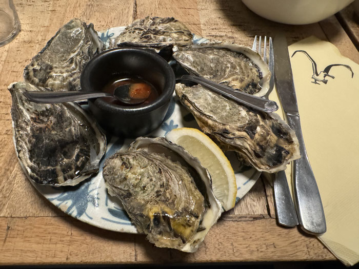 Austern, hier als Vorspeise in einem bretonischen Restaurant in Audierne.
