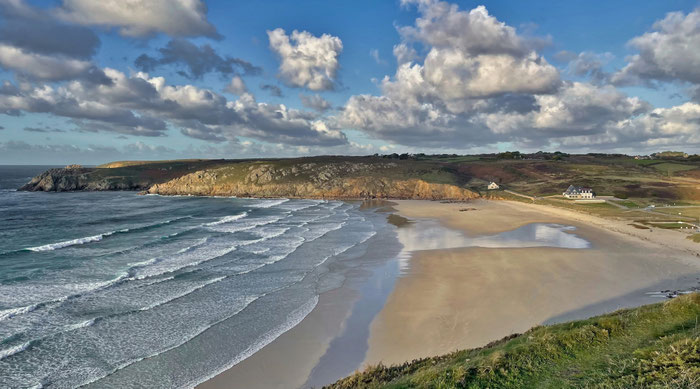 Winter in der Bretagne, Baie des Trépassés, Wellen, lange Strandspaziergänge mit Hund