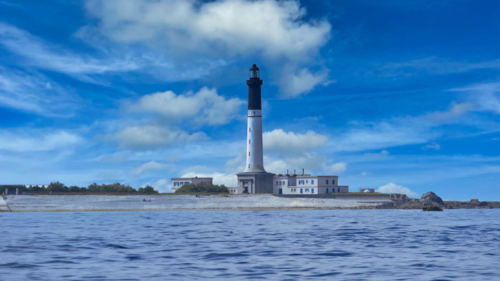 Die Île de Sein, im Atlanik vor der Pointe du Raz, Cap Sizun gelegen, Leuchtturm, Grand Phare