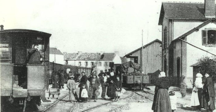 Alte Postkarte, der Bahnhof in Pont-Croix
