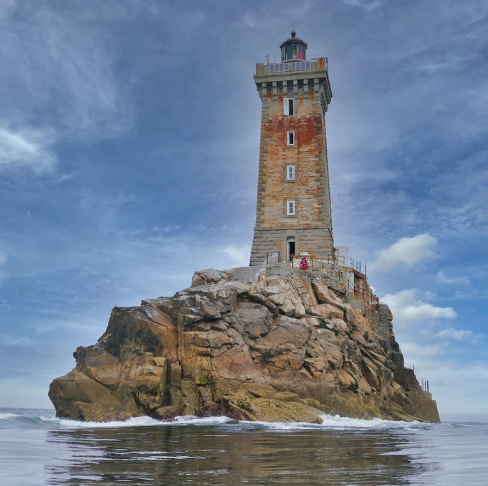 Phare de la Vieille im Raz de Sein vor der Pointe du Raz, Cap Sizun, Finistère, Bretagne