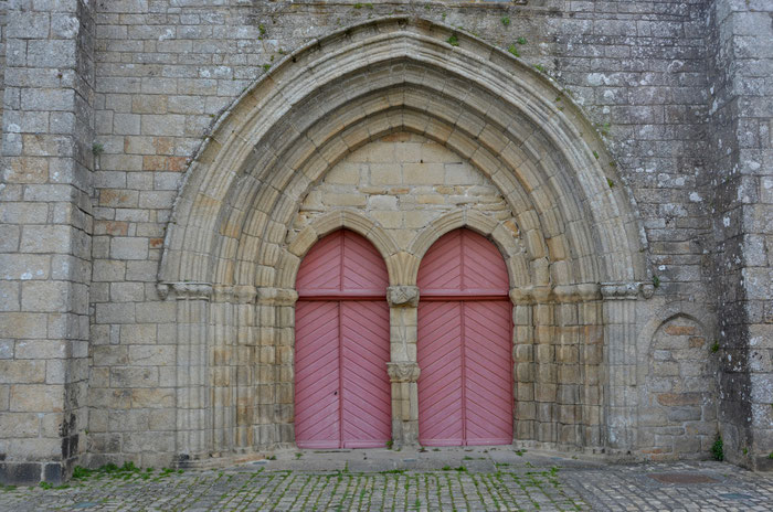 Altes Kirchenportal in Pont l'Abbé (Notre-Dame-des-Carmes)