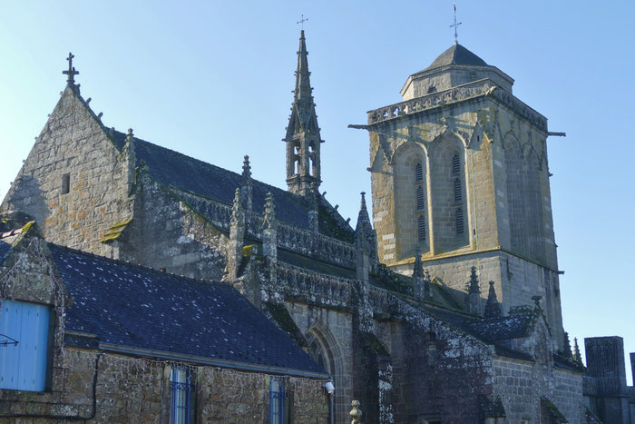 Locronan, Kirchte Saint Ronan, mittelalterliches Städtchen, Granitbauten