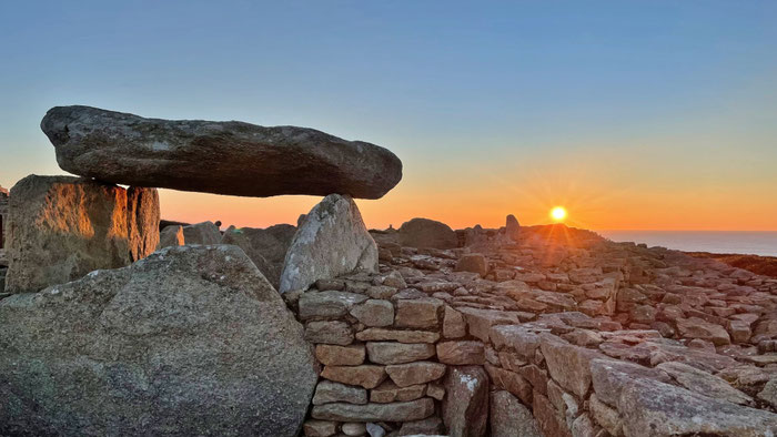 Menez Dregan, Megalithen, Dolmen, Plouhinc, Pors Poulhan, Zeitreise, Steinzeit, Wanderung, Atlantik, Meerblick