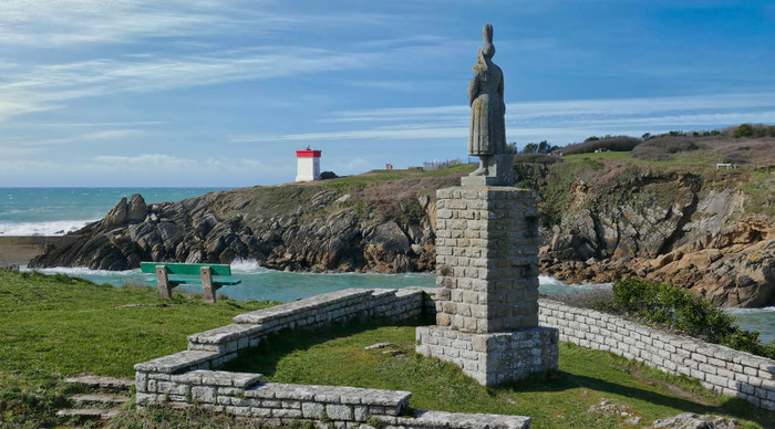 La Bigoudène, Pors Poulhan, Bigoudenland, Grenze zum Cap Sizun, Statue am Hafen