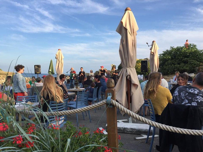 Pors Poulhan, Terrasse der Bar les Côtiers