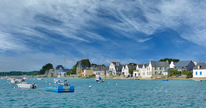 Blick auf die Île Tudy vom Wasser aus, Pays Bigouden, Loctudy, Île Tudy, Bretagne