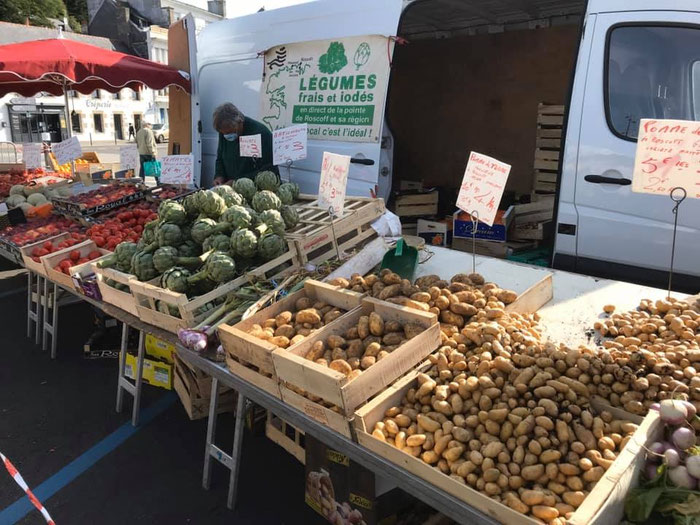 Gemüsestand auf dem Markt in Audierne, Cap Sizun, Bretagne