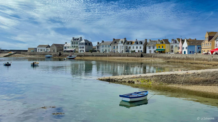 Die Île de Sein, im Atlantik vor der Pointe du Raz, vor dem Cap Sizun gelegen