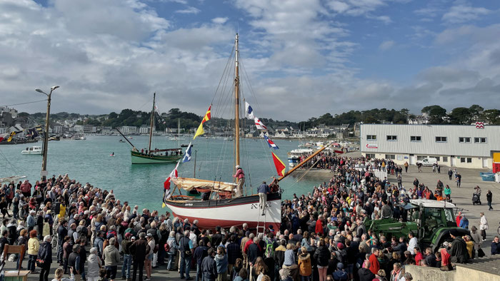 Traditionssegler Cap Sizun, Audierne, Langustenfänger, im Hafen von Audierne