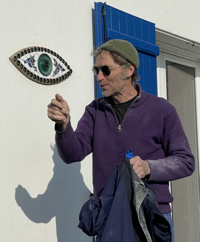  Auge von Pierre Chanteau, Kunst zu Ehren der Seenotretter, Pierre Chanteau bei uns am Ferienhaus Ker Armor in Plouhinec