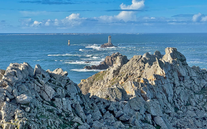 Die Pointe du Raz am Cap Sizun. Grand Site de France, Blick auf den Leuchtturm von La Vieille
