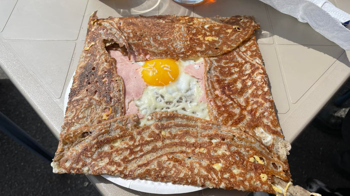 Galette in der Bretagne, Complète mit Schinken, Ei und Käse