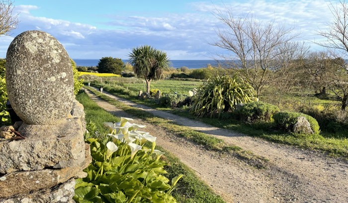 Ihr Weg zum Meer und zum Sandstrand von Kersiny, vom Ferienhaus Tal Ar Mor sind Sie schnell zu Fuß an der Küste und auf dem GR34