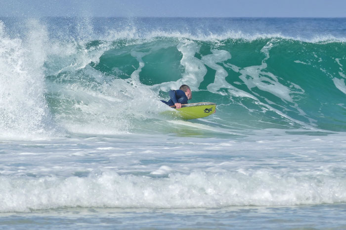 Surfer in der Bucht von Audierne, Trez Goarem, die perfekte Welle