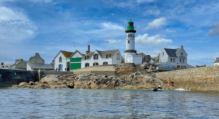 Die Île de Sein, im Atlanik vor der Pointe du Raz, Cap Sizun gelegen, Leuchtturm Men Brial