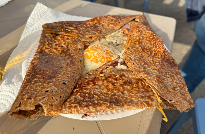 Complète, Schinken, Käse, Ei, Crêperien am Cap Sizun, Bucht von Audierne