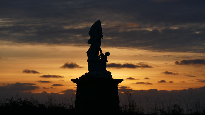 Sonnenuntergang an der Pointe du Raz, Cap Sizun, Finistère, Bretagne