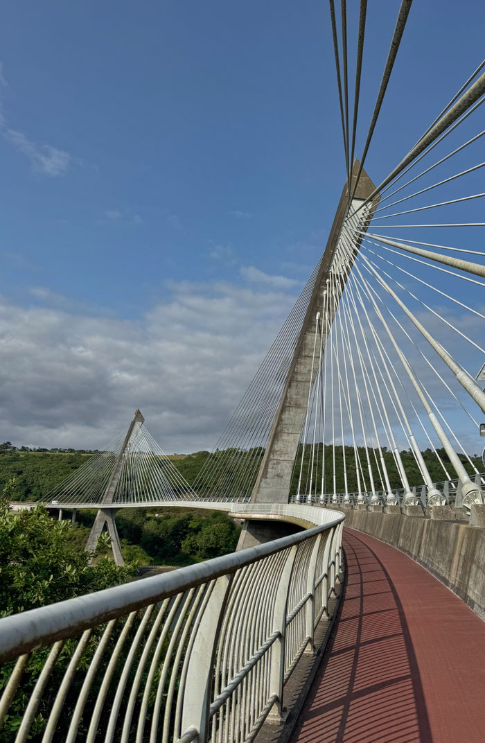 Landévennec, Brücke von Térénez,  Blick auf die Aulne, Schrägseilbrücke