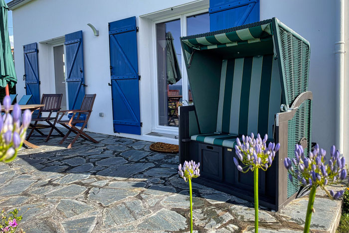 Ferienhaus Ker Armor in Plouhinec, auf der Terrasse mit Meerblick haben Sie ihren eigenen Strandkorb,