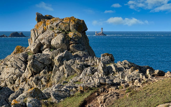 Blick auf den Phare la Vieille vom GR 34 in Richtung Port Vorlen aus