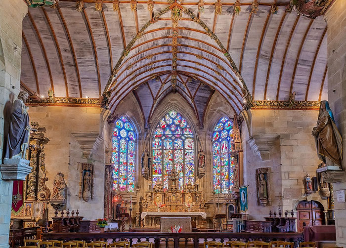 Der umfriedete Pfarrbezirk von Pleyben, die Kirche Saint-Germain