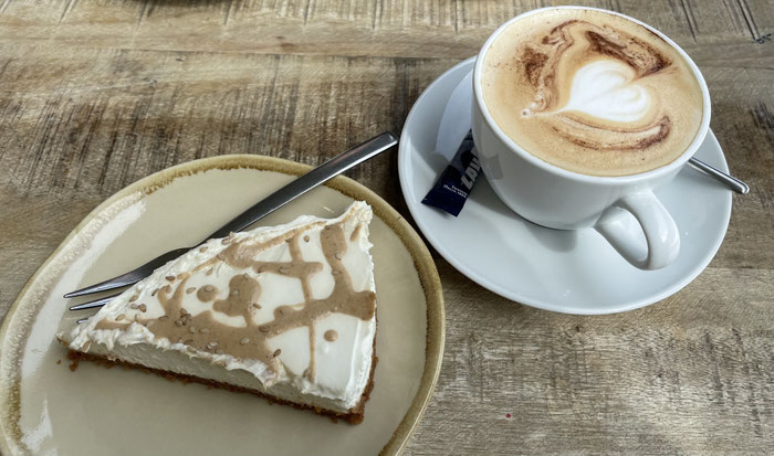 Hausgemachter Kuchen und Torten bei Monsieur Papier, Plogoff, Pointe du Raz, Cap Sizun