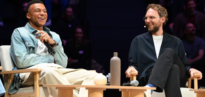 Kylian Mbappé et le directeur général de l’assureur Alan, Jean-Charles Samuelian-Werve, au Musée du quai Branly, pour les 10 ans de la start-up, à Paris, le 23 mars 2026. ALAN