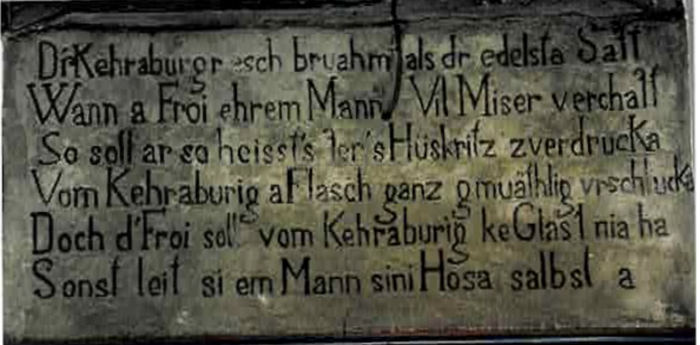 Inscription mentionnant "Le Kirrenbourg réputé comme le plus noble Jus....dont la femme ne doit pas boire un verre au risque de porter les culottes de son homme" figurant sur le linteau d'une cave de vignerons à Kientzheim ( document privé)